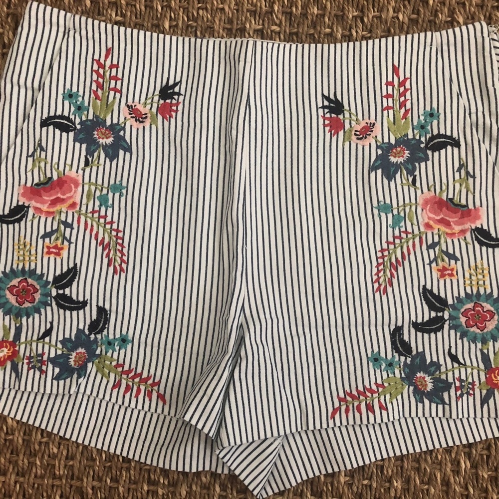 EEUC Worn Once LOFT Blue Stripped Floral Shorts 4